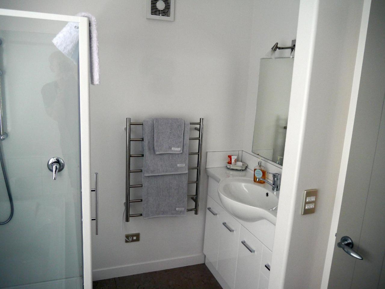 Kereru Cottage Russell - James Cook Apartment المظهر الخارجي الصورة